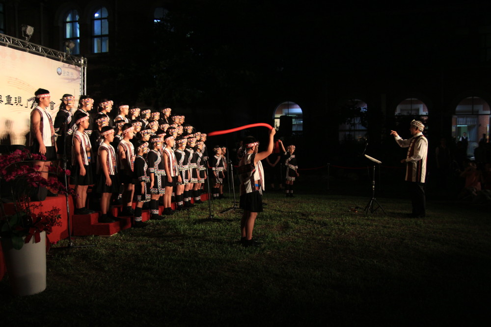 台灣原聲童聲合唱團表演