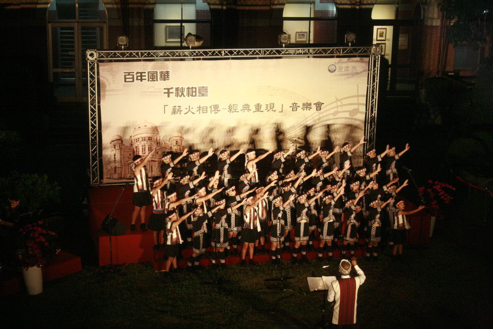 台灣原聲童聲合唱團表演