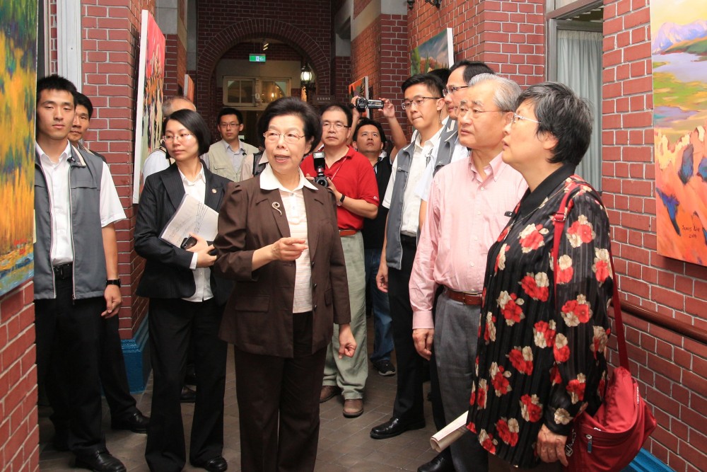 院長為行政院毛院長治國賢伉儷導覽