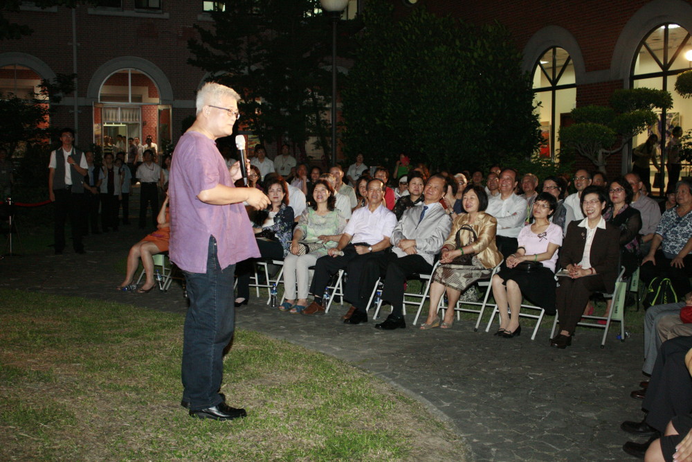 副院長獻唱表演
